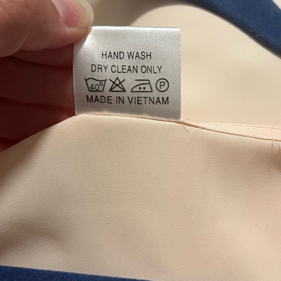 100%Silk Blouse - Picture 5 of 7